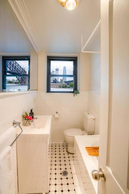 Harbour Views & Location In Sydney
