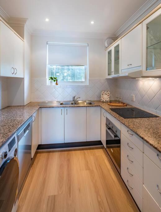 Harbour Views & Location In Apartment *