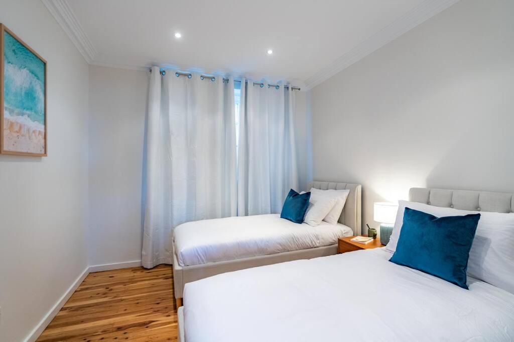 Apartment Harbour Views & Location In *