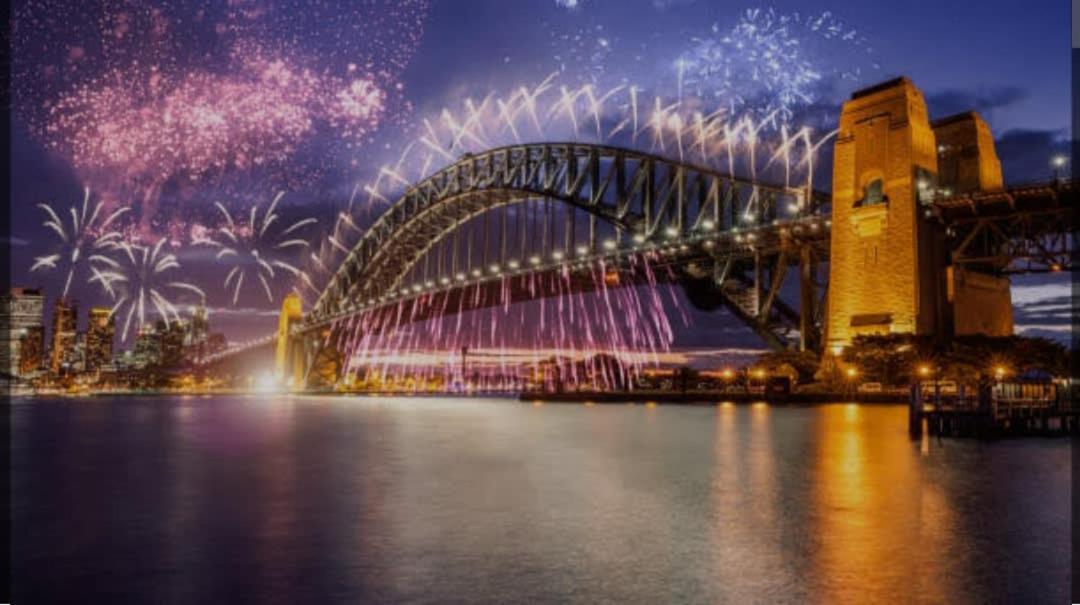 Apartment Harbour Views & Location In Sydney