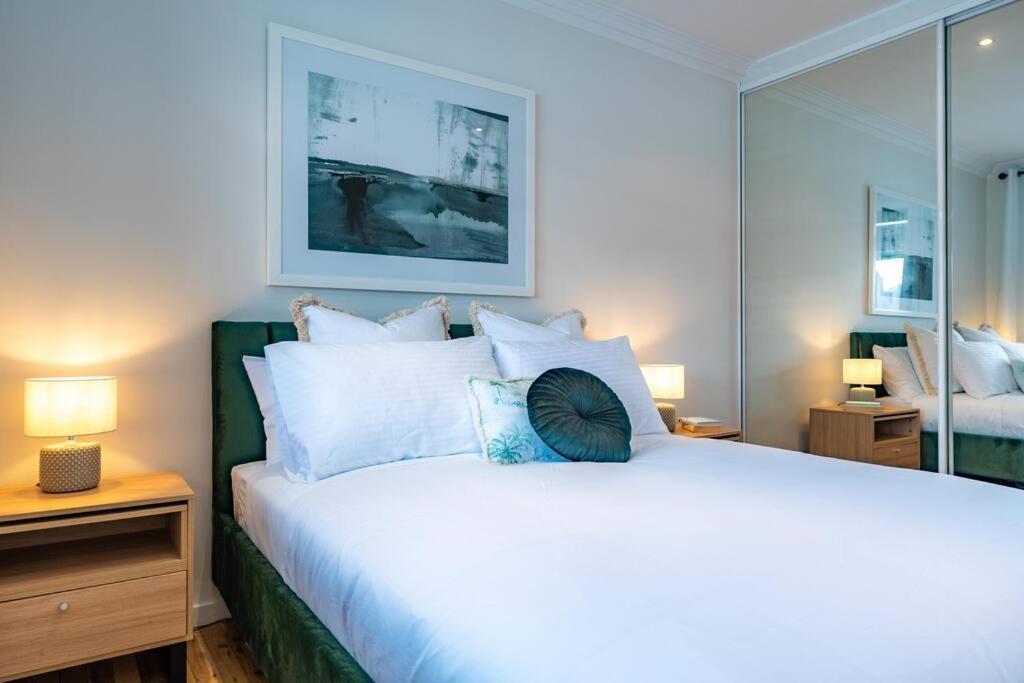 Harbour Views & Location In Sydney
