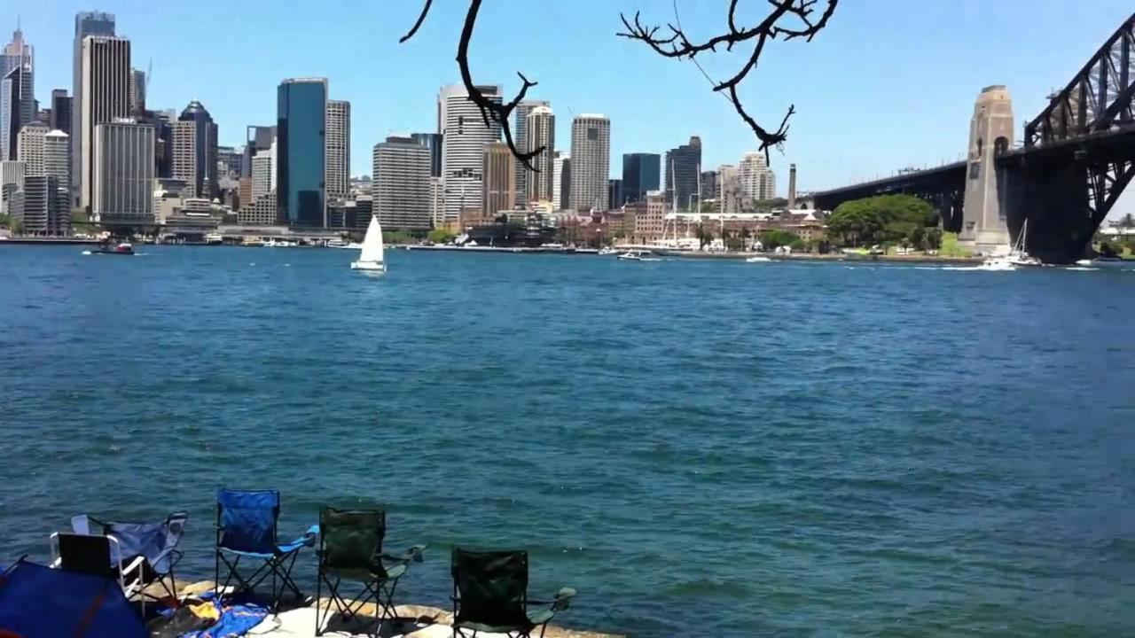 Harbour Views & Location In