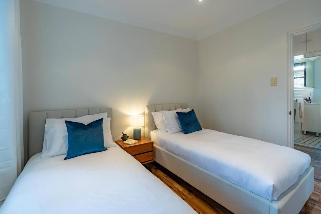 Apartment Harbour Views & Location In