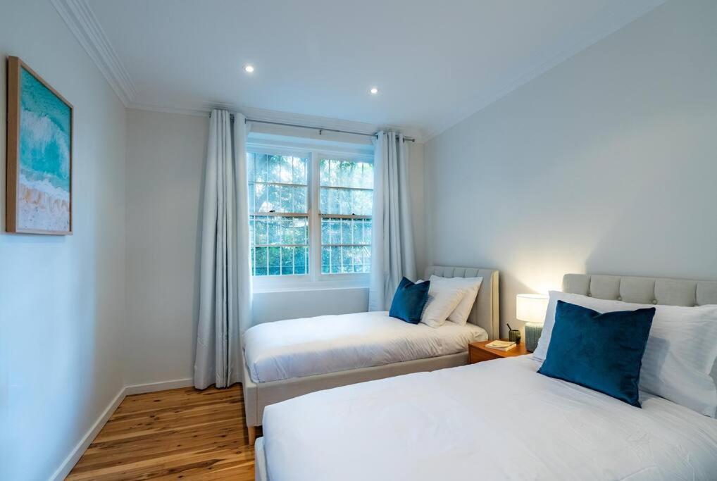 Harbour Views & Location In Sydney