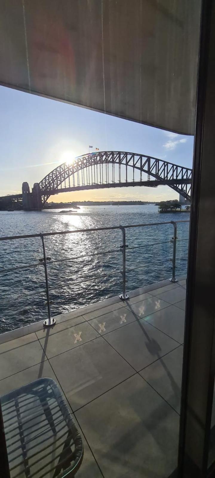Harbour Views & Location In * Sydney