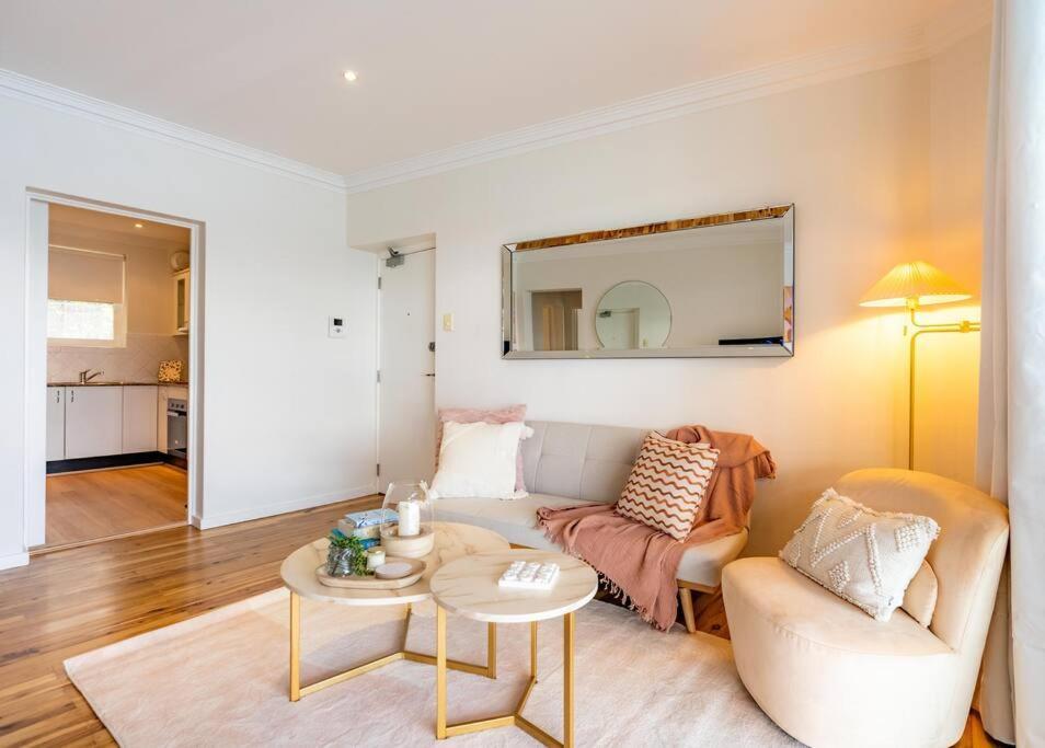 Apartment Harbour Views & Location In