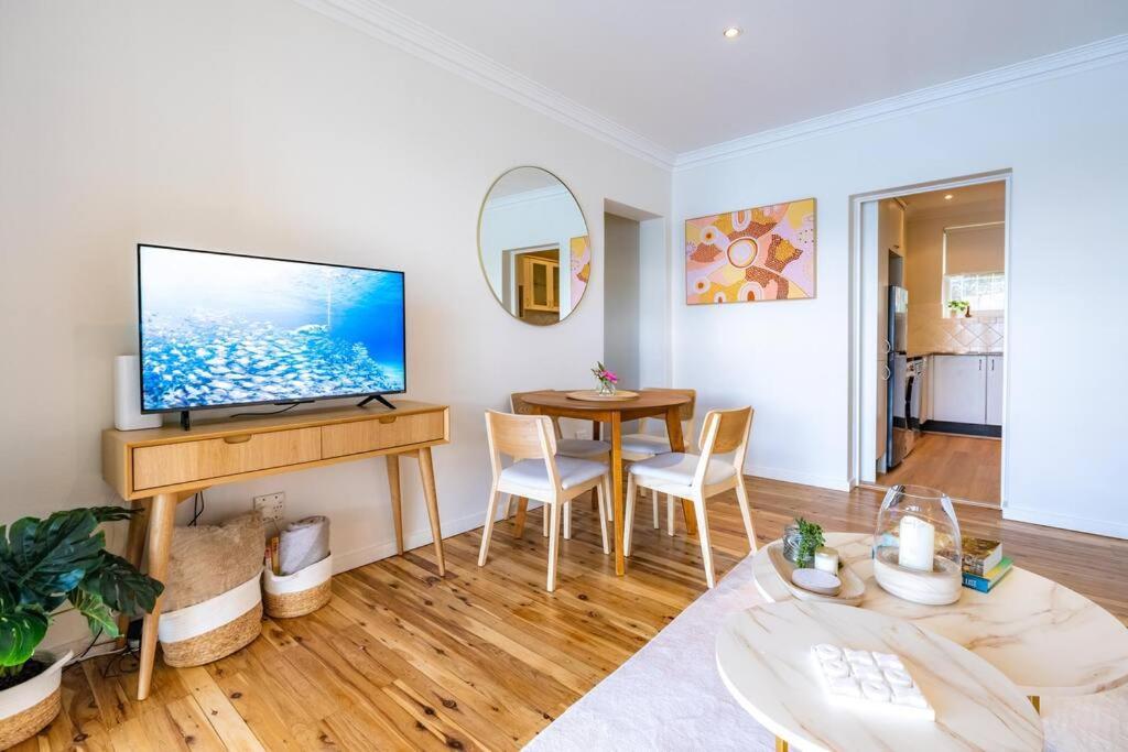 Harbour Views & Location In Apartment Sydney