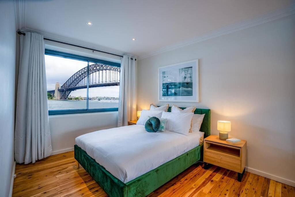 Harbour Views & Location In Apartment Sydney