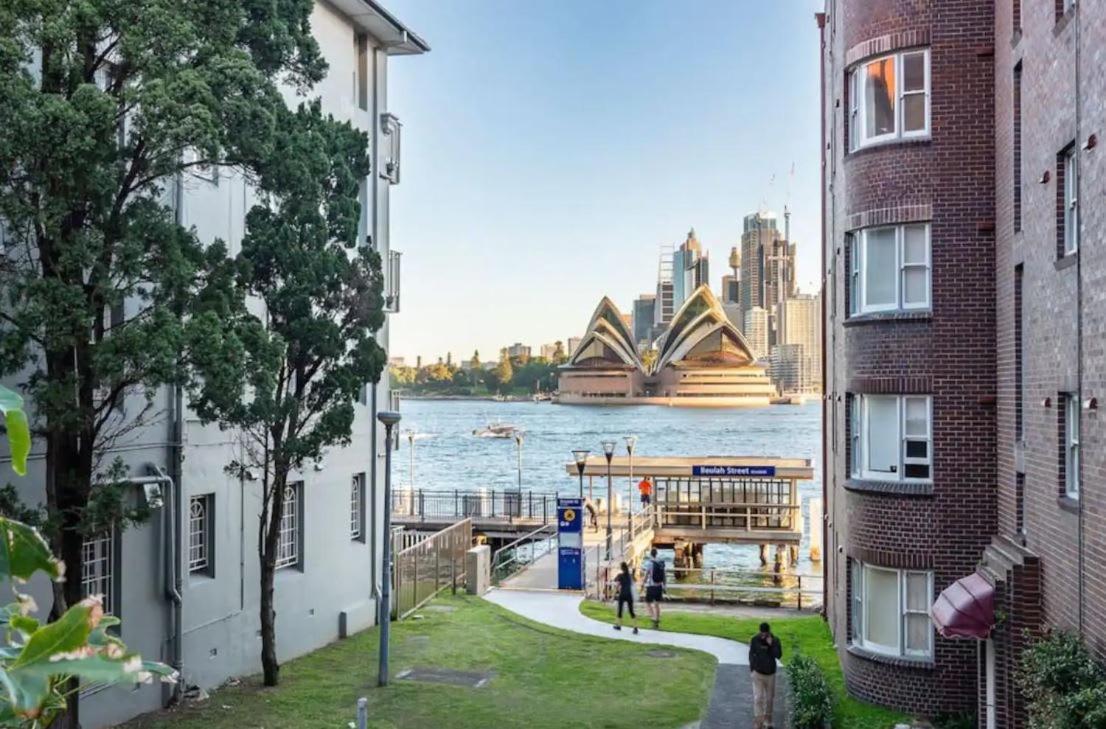 Harbour Views & Location In Sydney