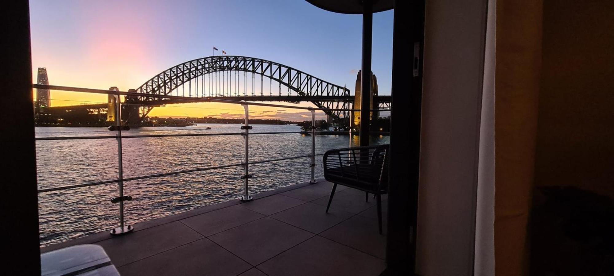 Harbour Views & Location In